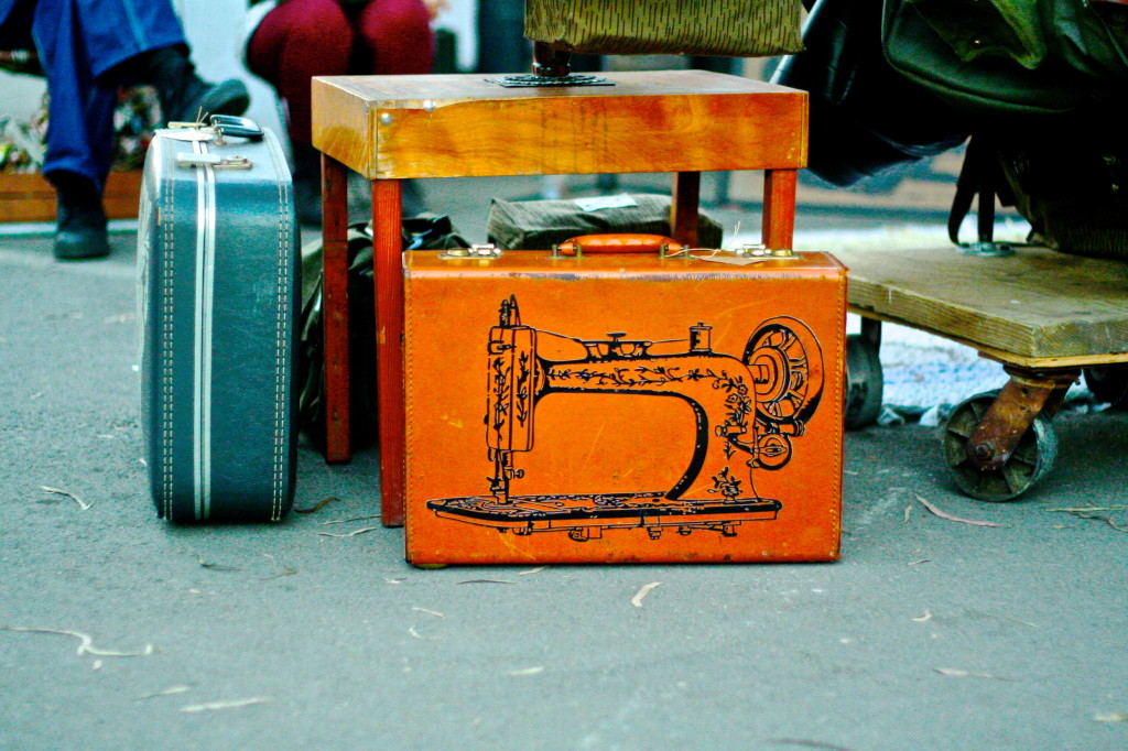 patchwork-show-long-beach-indie-craft-fair-festival-diy-california-shopping-vintage-sewing-machine-suitcase-screenprint-art